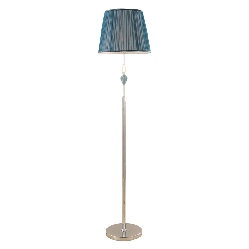 Is het veilig om een ​​staande vloerlamp van geplooide stof de hele nacht aan te laten?